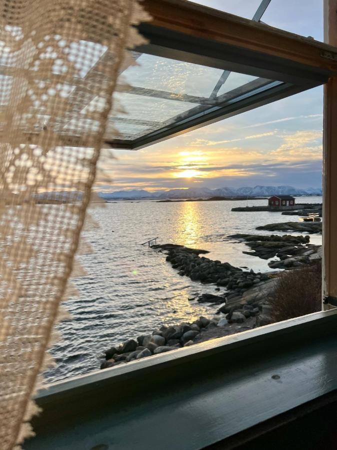 Waterfront Rorbu - By The Beach Bud Εξωτερικό φωτογραφία